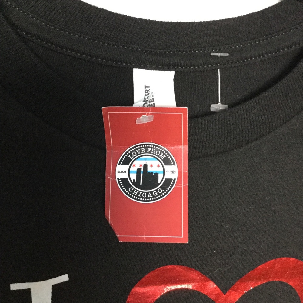 I Love ❤️ Chicago S T-Shirt Top Black Crewneck NWT - Picture 3 of 6